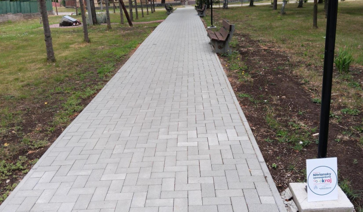 Aktuality / Projekt NSK - Rekonštrukcia úseku chodníka - foto